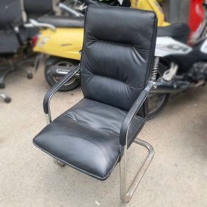 Ghế Chân Quỳ Bọc Da Đệm Dày Cũ