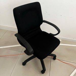 Ghế Xoay Đệm Đen Tay Vịn Nhựa Cũ