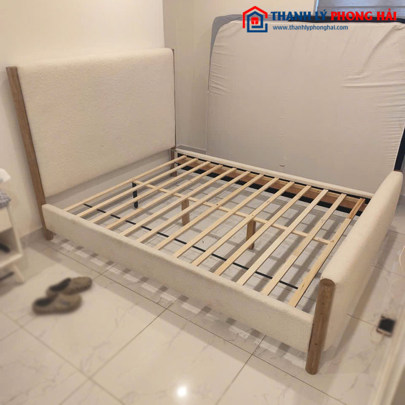 Giường Ngủ Bọc Lông Cừu 1m6 Màu Kem Cũ