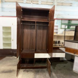 Tủ Quần Áo Kịch Trần Kèm Bàn Cũ